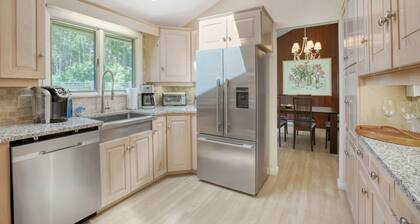 Starlight Deck House: Village house