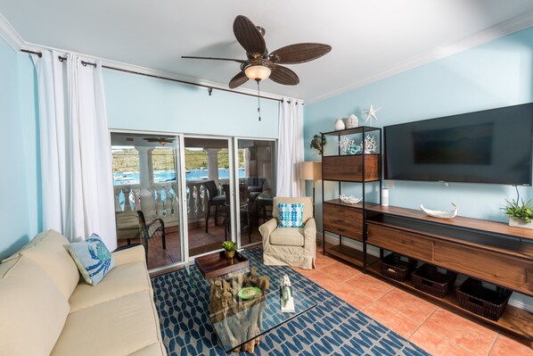 Téléviseur, lecteur de DVD, chaîne audio