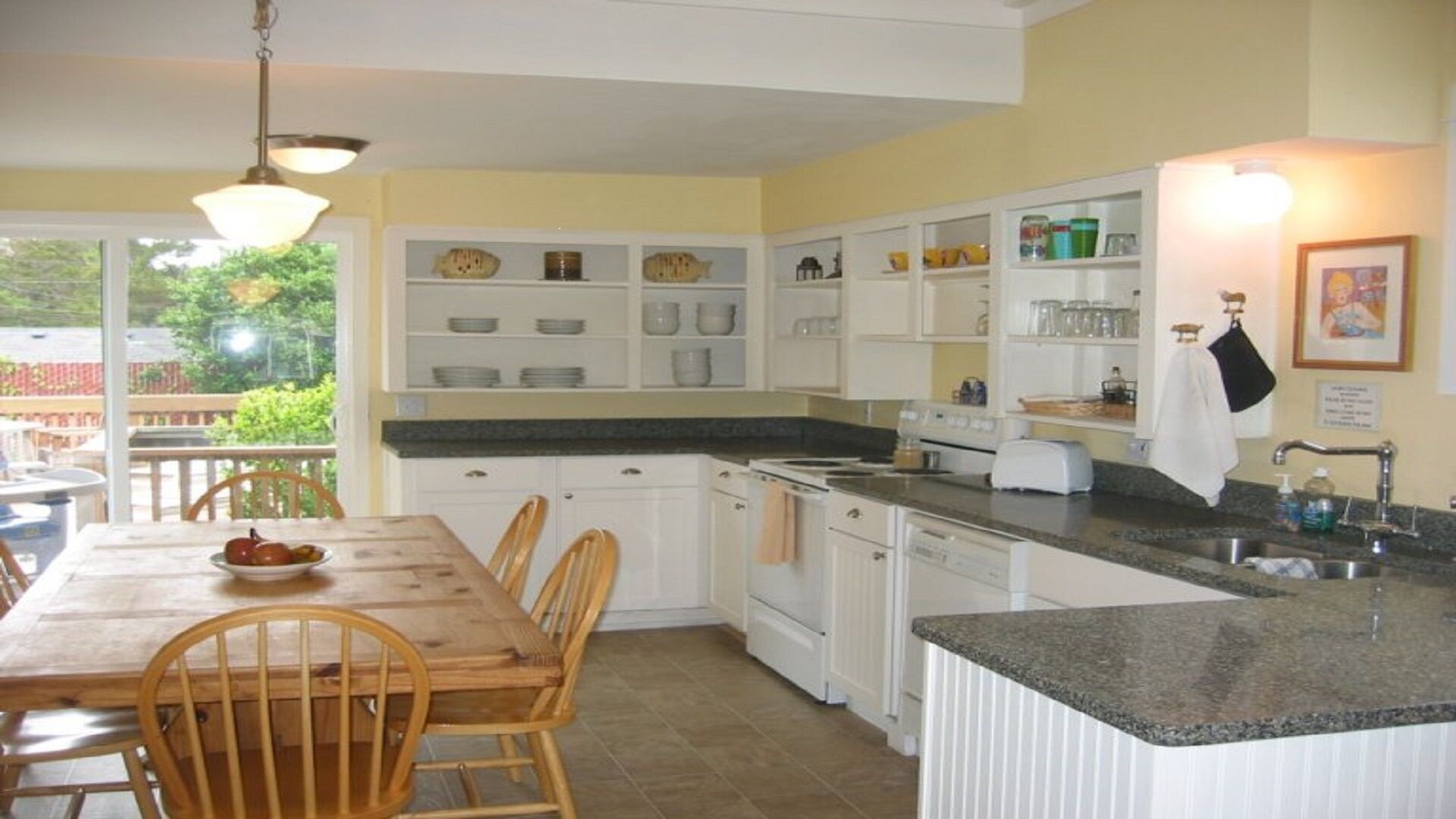 Family & Pet Friendly - 4 bedroom/2 bath close to beach, and the prom