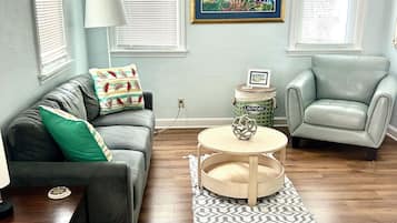 Smart TV, Netflix, books, streaming services