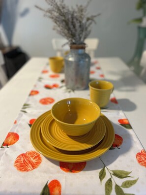 Dining - Walkable Dog Friendly Cottage Downtown (Dunedin)