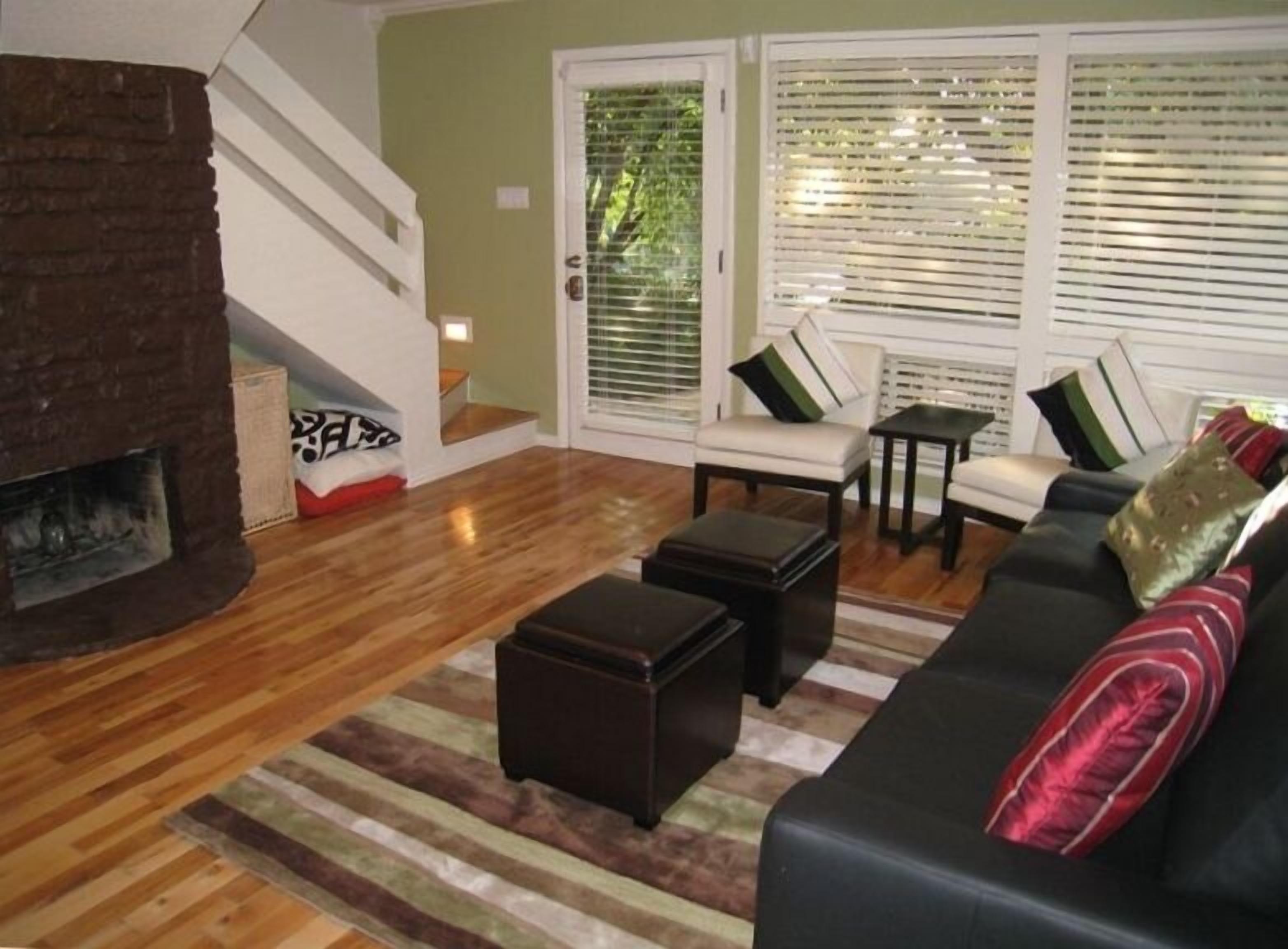 Delightful Downtown West 6th Street Condo - Walk to Everything