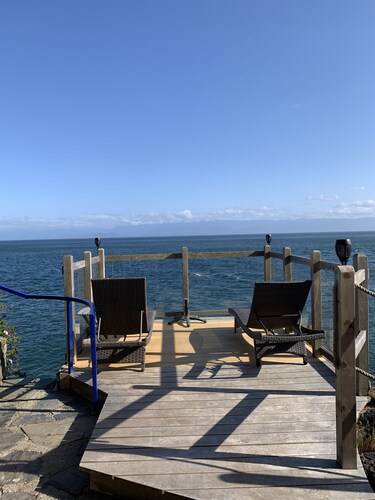 Oceanfront West Coast Vacation Home-Surfside Cottage with hot tub