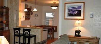 The Cozy Tahoe Cabin - Hot Tub, Pet Friendly, & 5 Min. to Lake