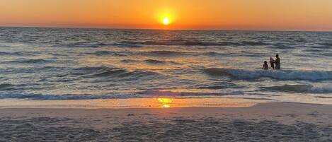 Liegestühle, Strandtücher
