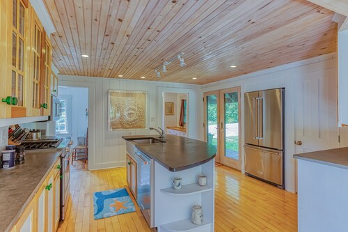 Classic Maine Cottage with ocean views