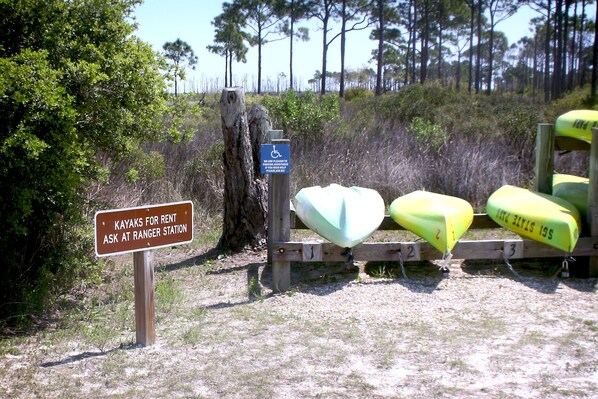 A sign indicating kayaks for rent at the ranger station.