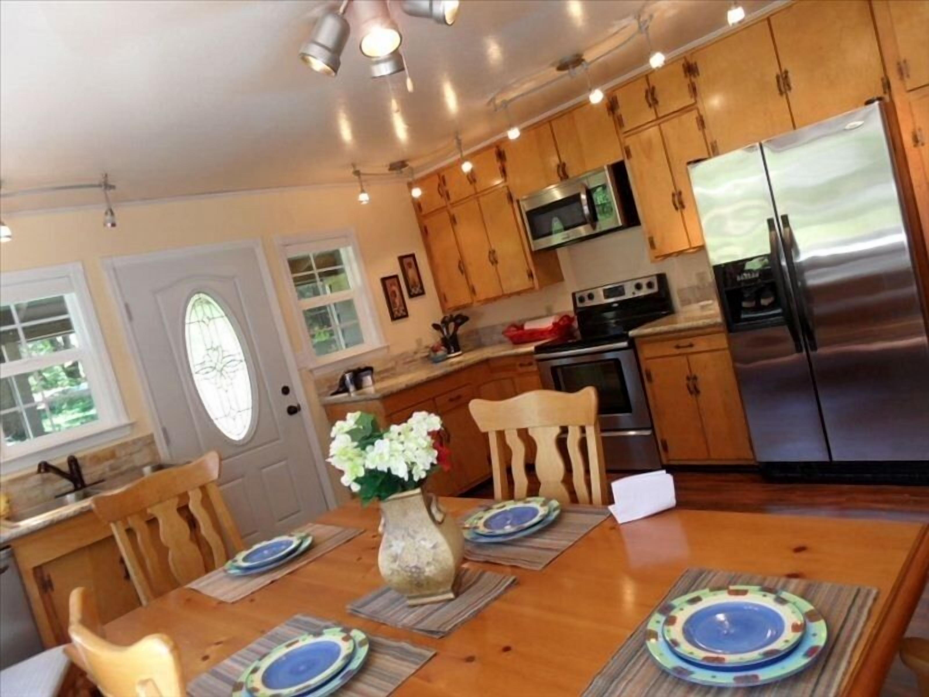 Lassen Creek-Side 3 Bedroom Home with Giant Sequoias Pines & Cedars