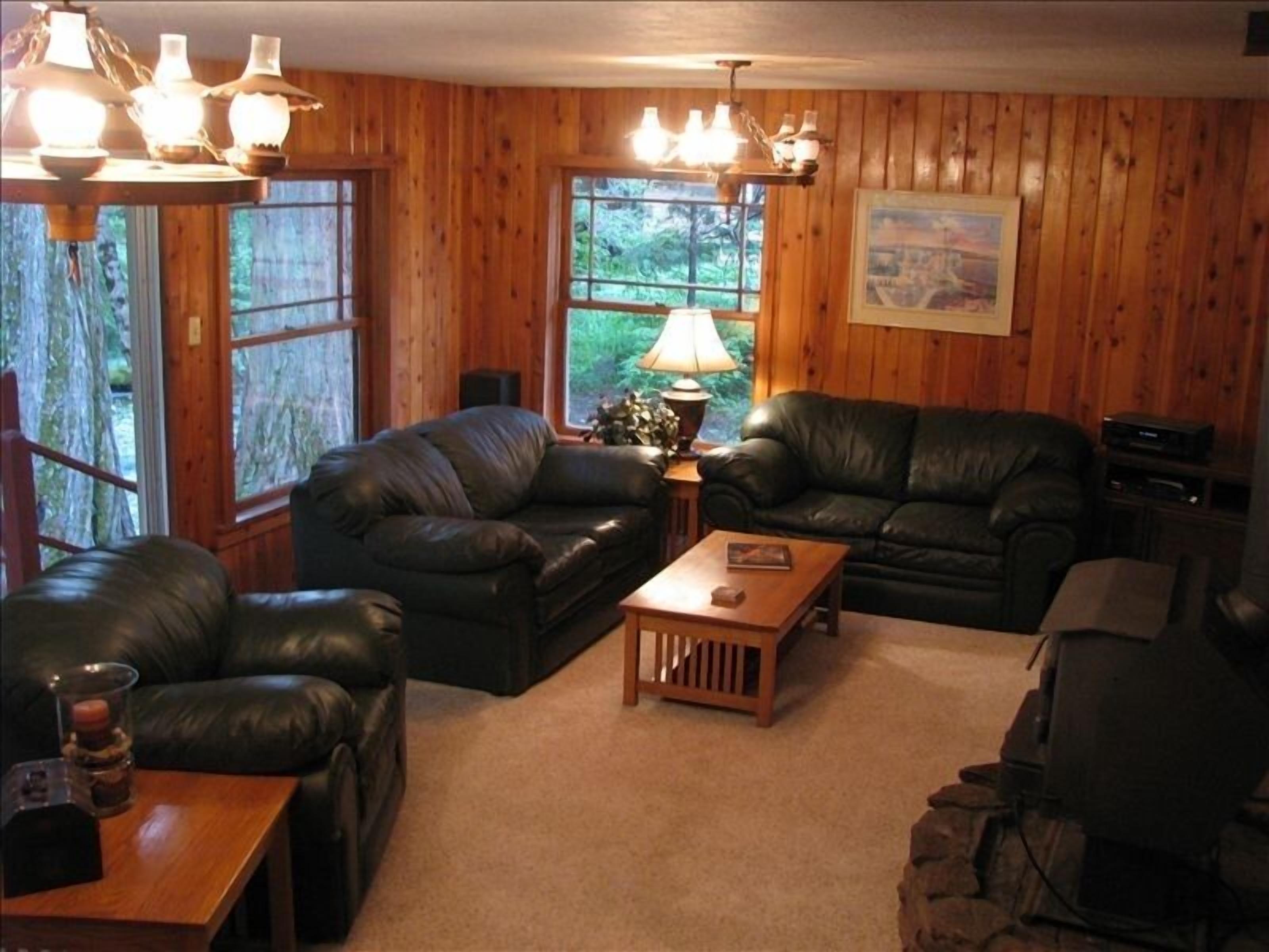 Lassen Creek-Side 3 Bedroom Home with Giant Sequoias Pines & Cedars