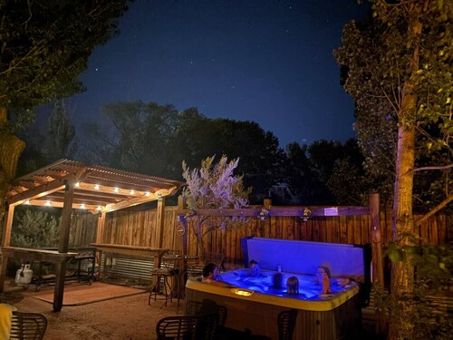 Moosewood Cottage - Hot Tub, Downtown, Dog Friendly