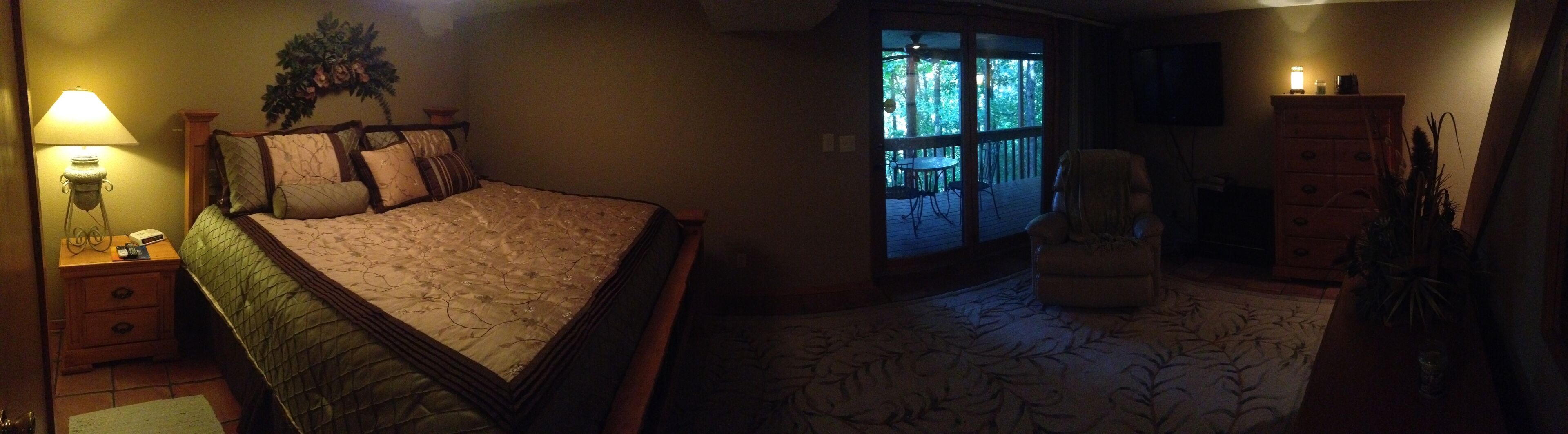 Log Cabin In The Woods.  Relaxing Outdoor And Cozy Indoor Living Near The Lake.