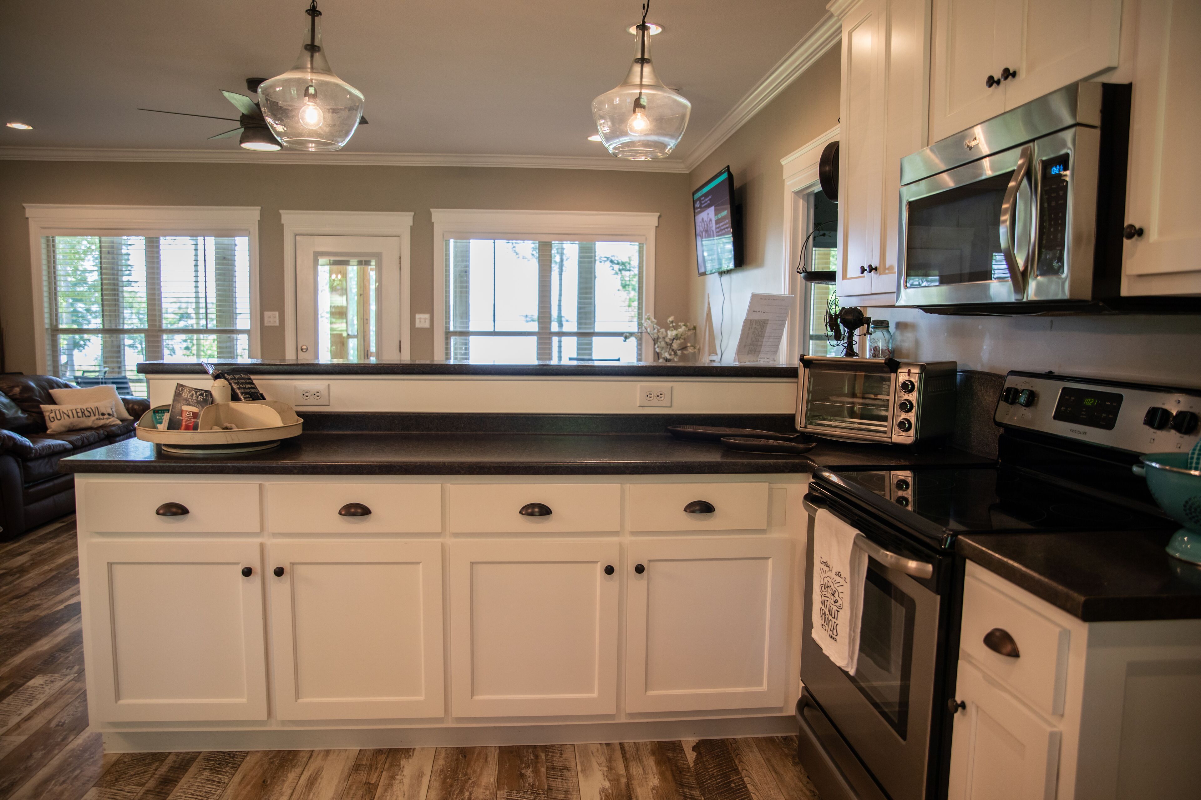 Lake Therapy Cottage On the Water. WIFI