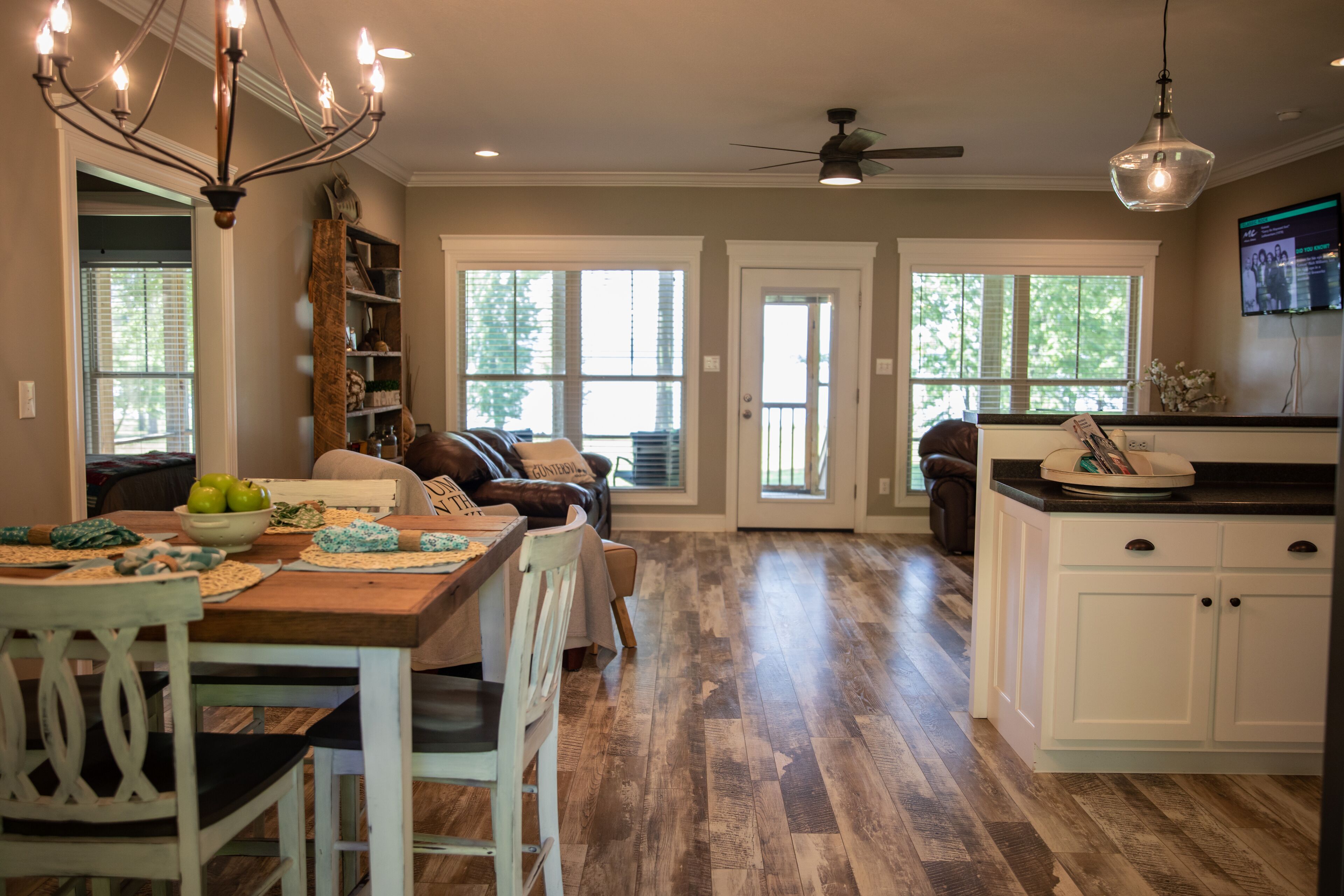 Lake Therapy Cottage On the Water. WIFI