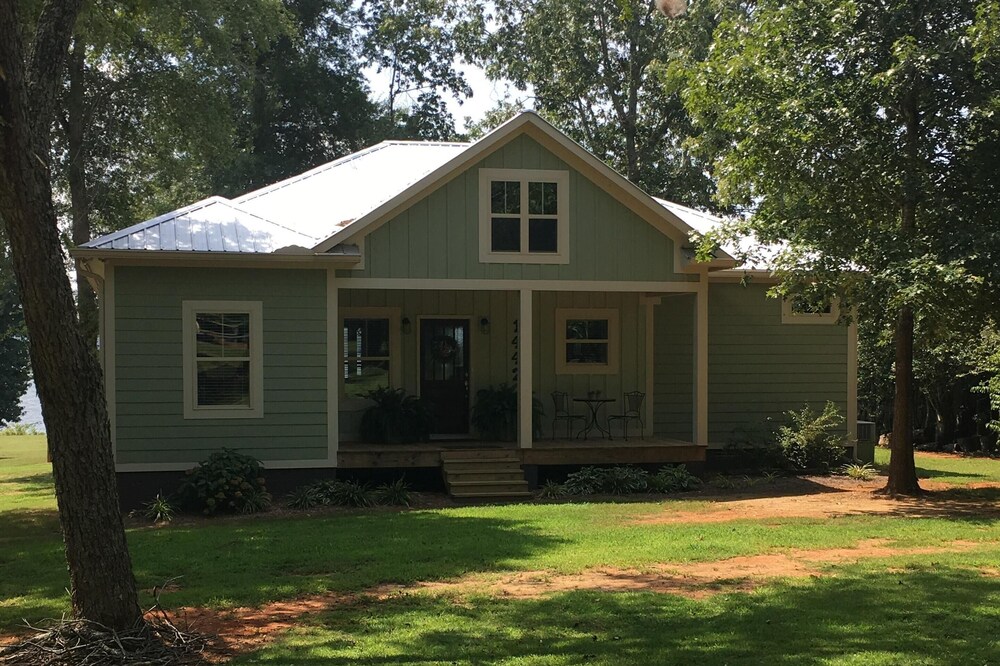 Lake Therapy Cottage On the Water. WIFI