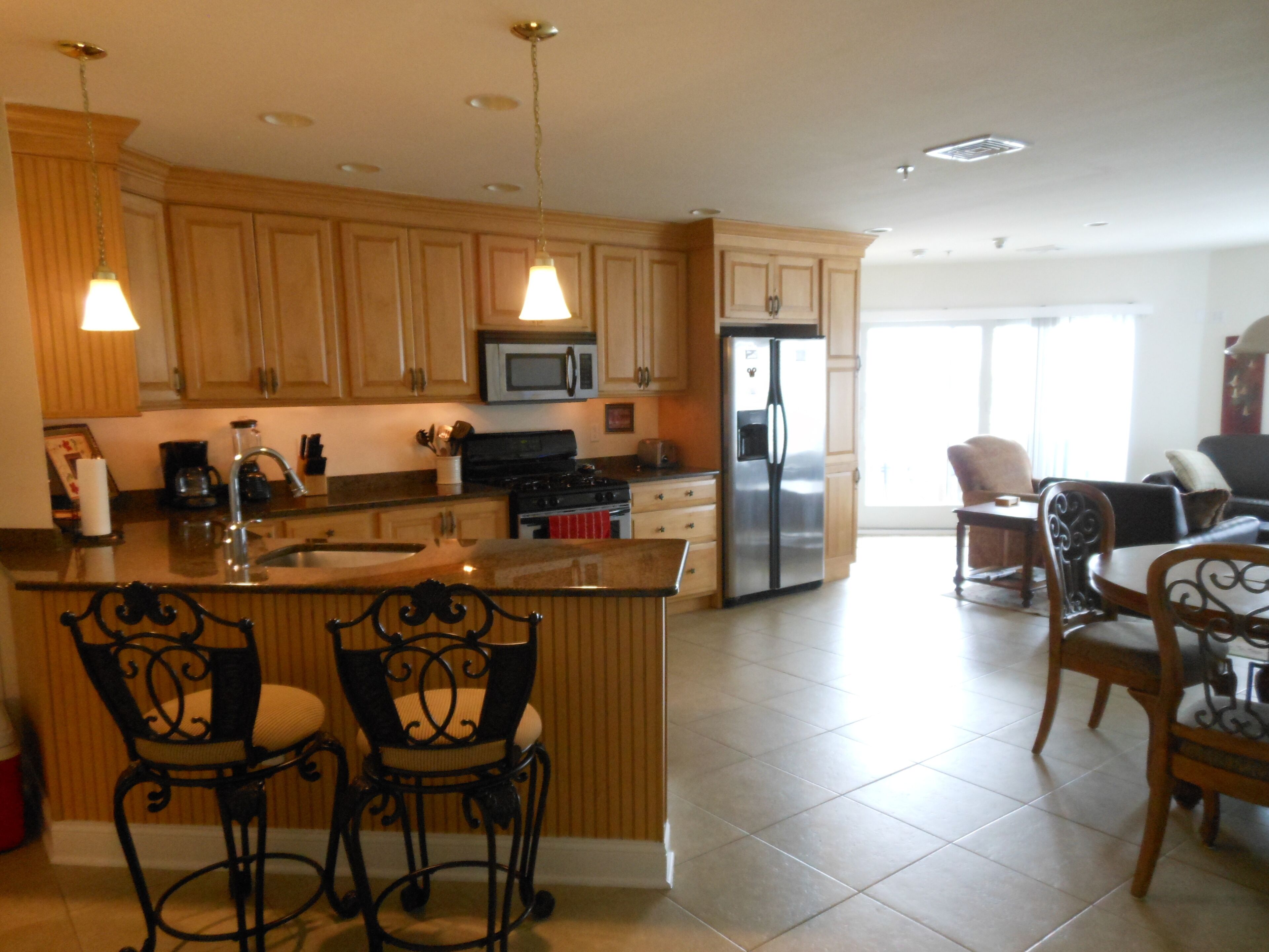 Large Luxury Oceanview 3 BR. 2 BA. 1 Block