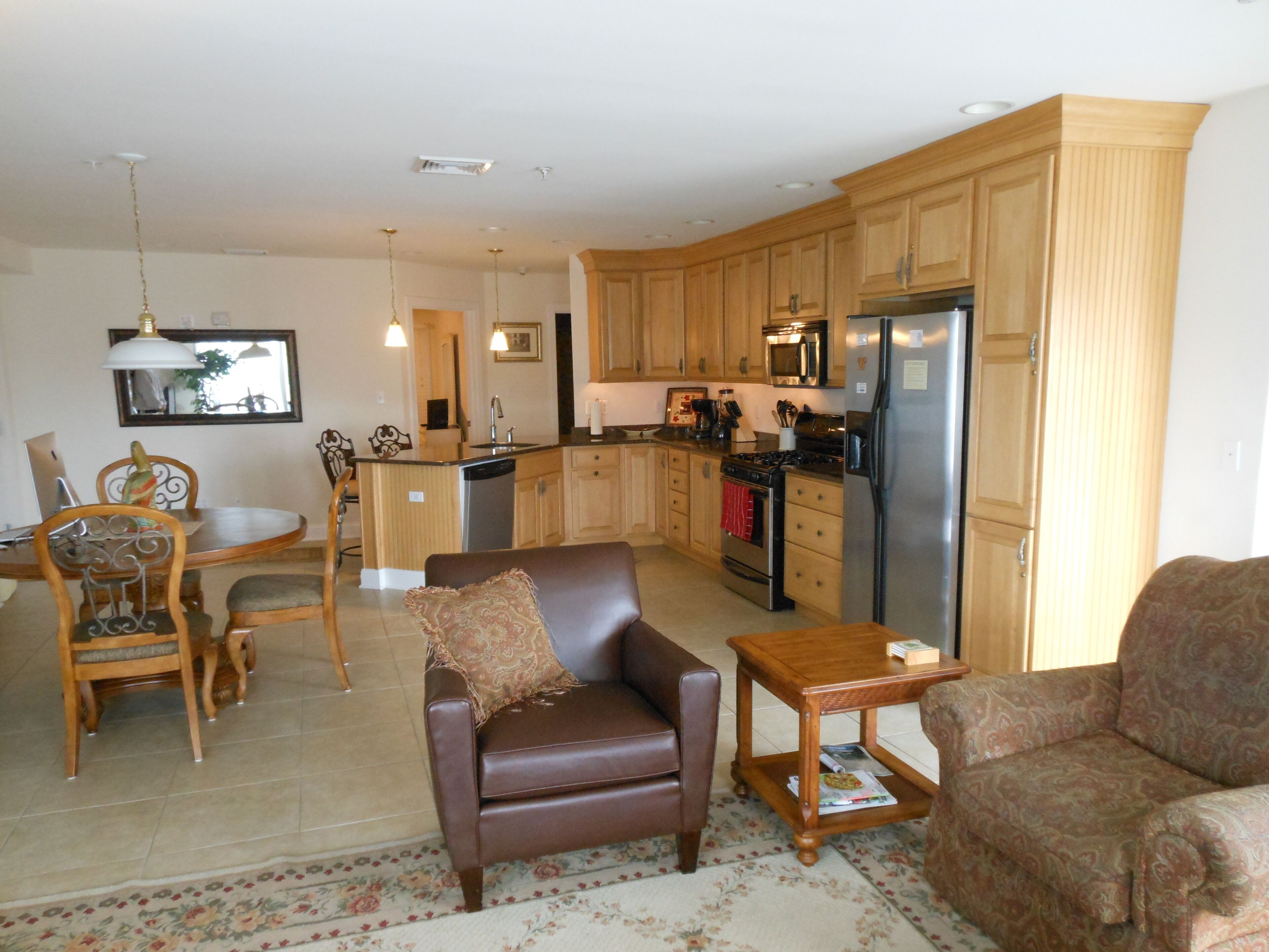 Large Luxury Oceanview 3 BR. 2 BA. 1 Block