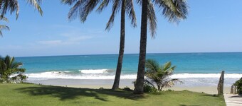 Fabulous Cabarete villa in Bahia De Arena with pool, jacuzzi & oceanview deck!