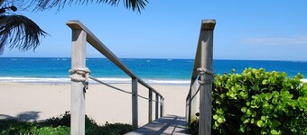 Fabulous Cabarete villa in Bahia De Arena with pool, jacuzzi & oceanview deck!