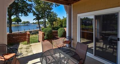 LKN Sunsets Lakefront - 1st Fl Lakefront w/ Pool Lake Norman Vacation Rental
