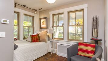 3 bedrooms, desk, iron/ironing board, travel cot