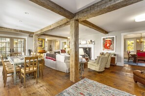 Interior - Stunning Farm House, Seacoast, NH (Durham)