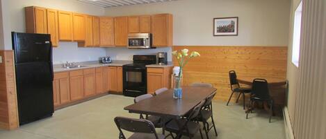 Micro-ondes, cafetiĂšre/bouilloire