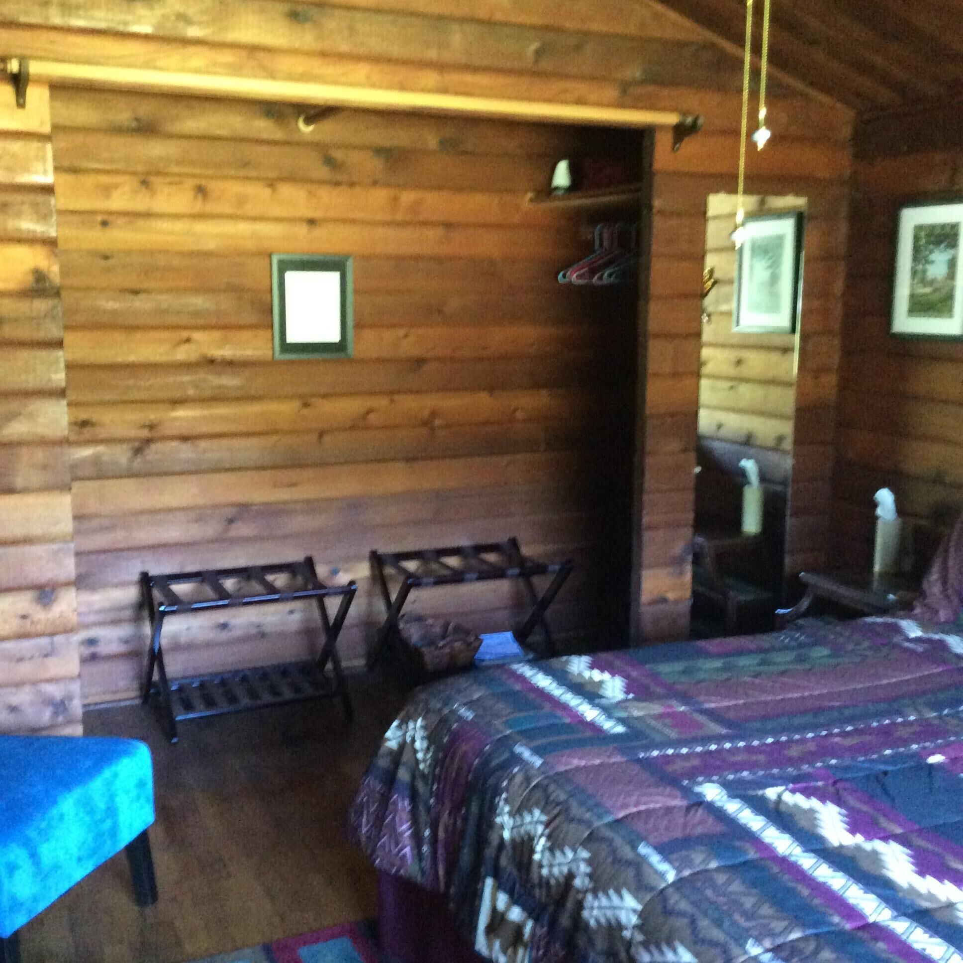 Cozy Cabin On The Sol Duc River Sleeps Four. Fully Supplied Kitchen And Linen's.