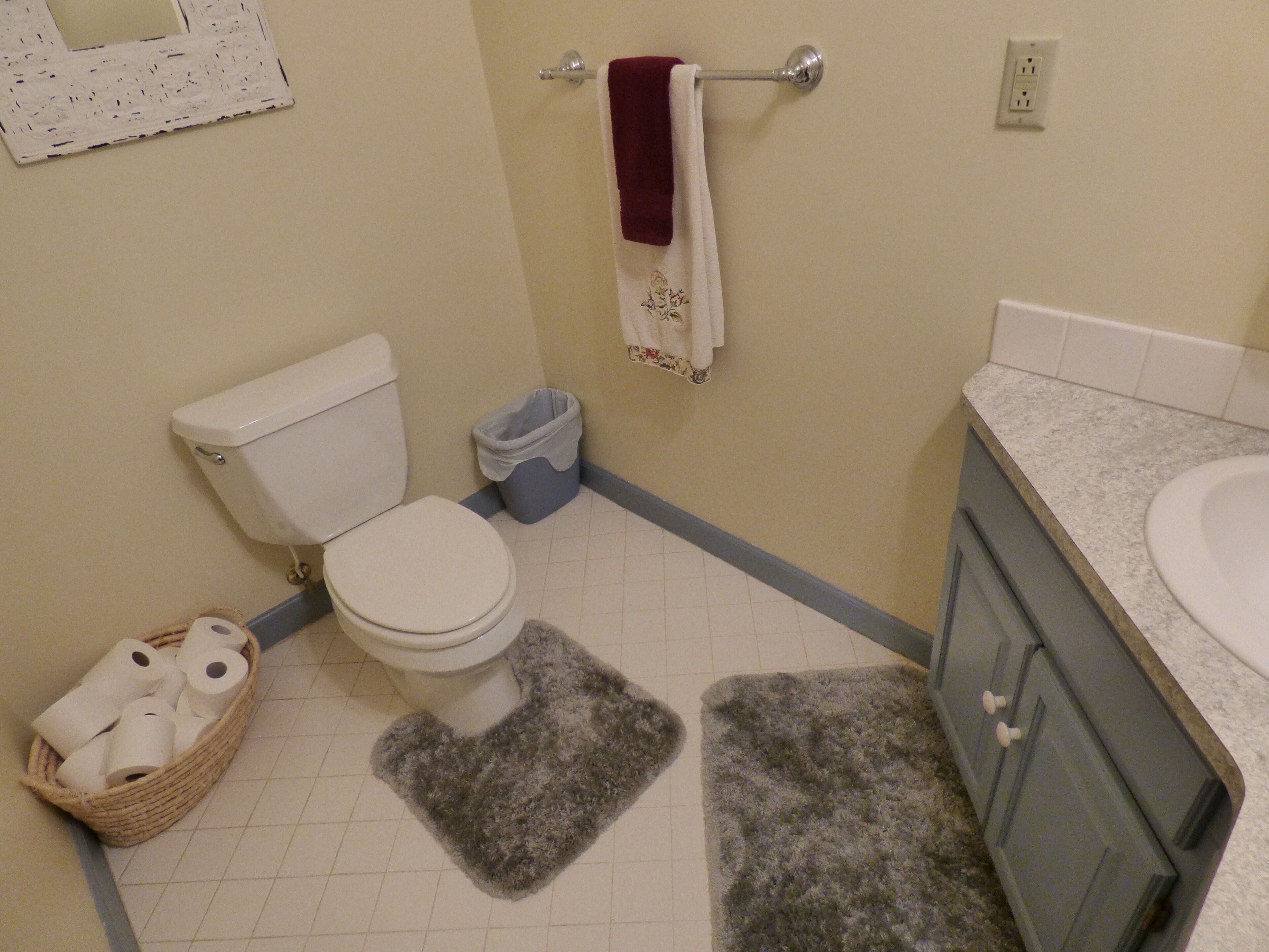 LKN Waterfront Point Home!Sleeps 13! Large home&yard! Boating options available