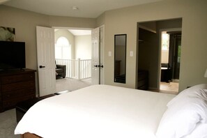 4 bedrooms, desk, travel crib, WiFi