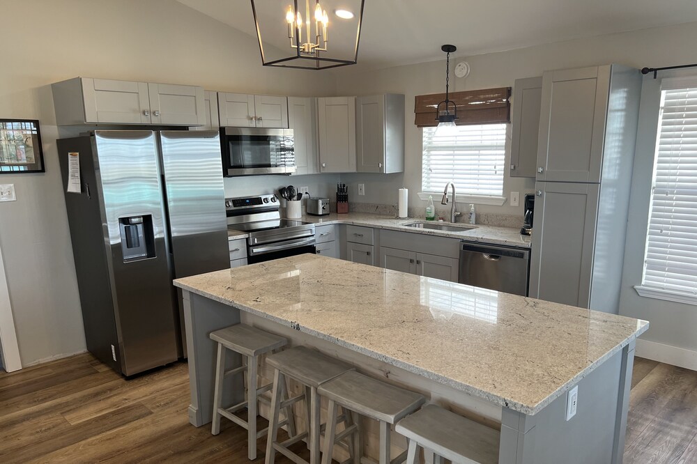 CAMP COCODRIE- Premier Waterfront Fishing and Hunting Lodge