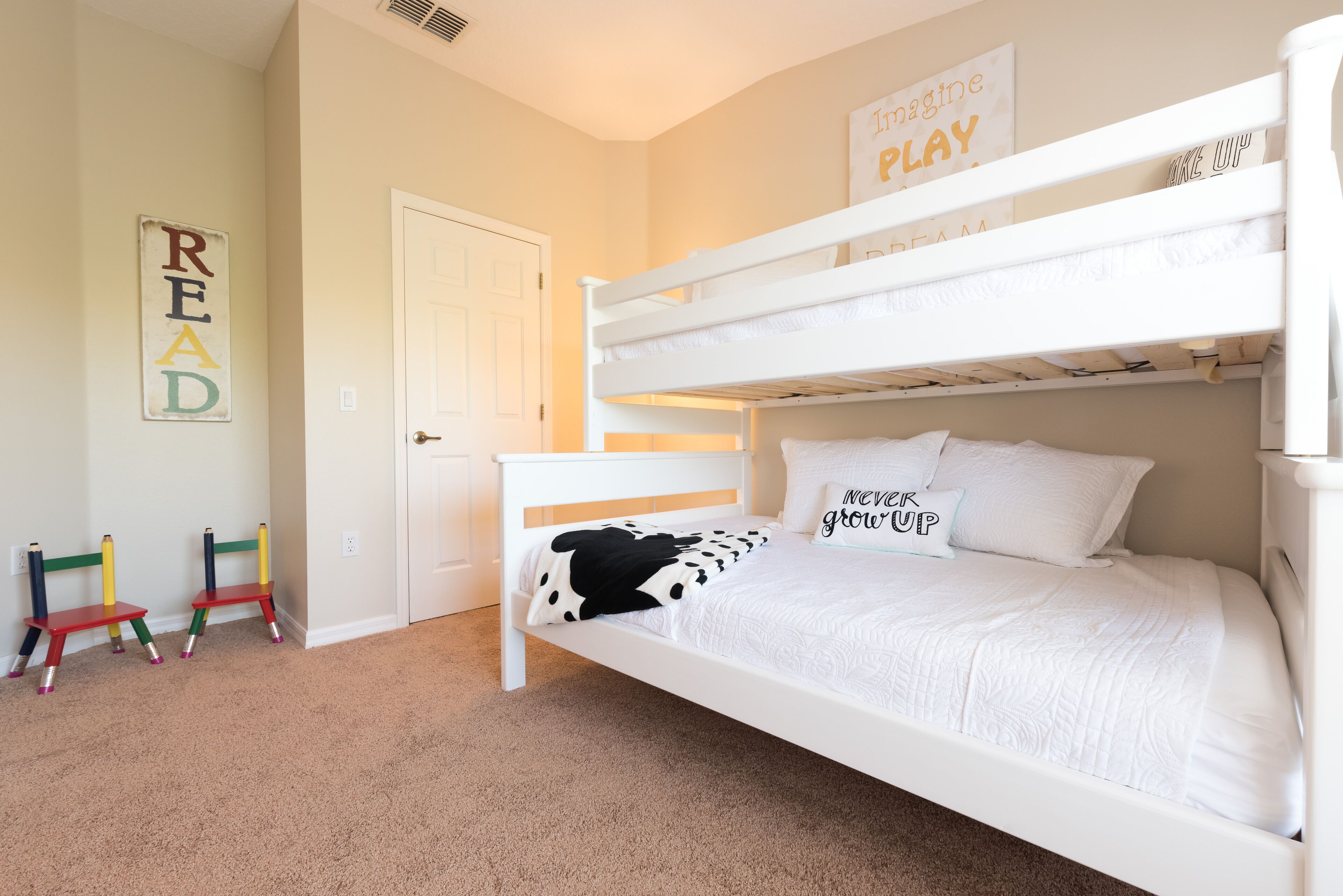 4 soveværelser, senge med madrasser af memory foam, skrivebord