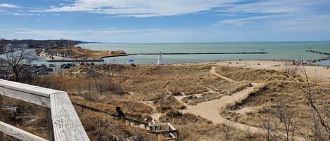 Beach nearby, sun loungers, beach towels