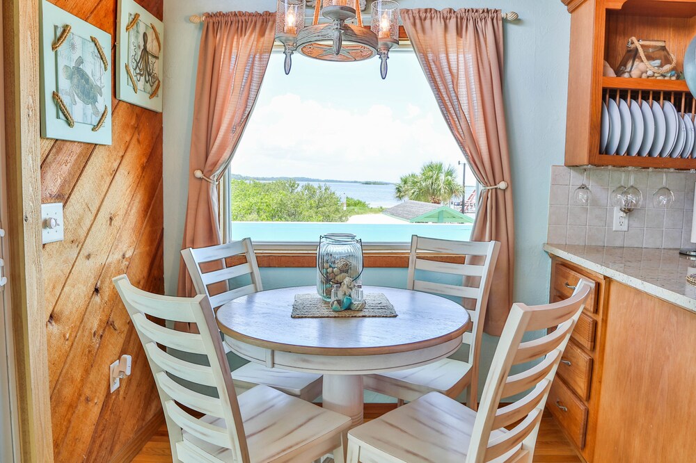 WELCOME TO A PARADISE GETAWAY IN WEEKI WACHEE FLORIDA