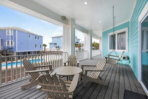 Outdoor dining - The Sunshine House | Pet Friendly 🐾 w/ Heated Pool + Beach Access + Gulf Views (Pensacola Beach)