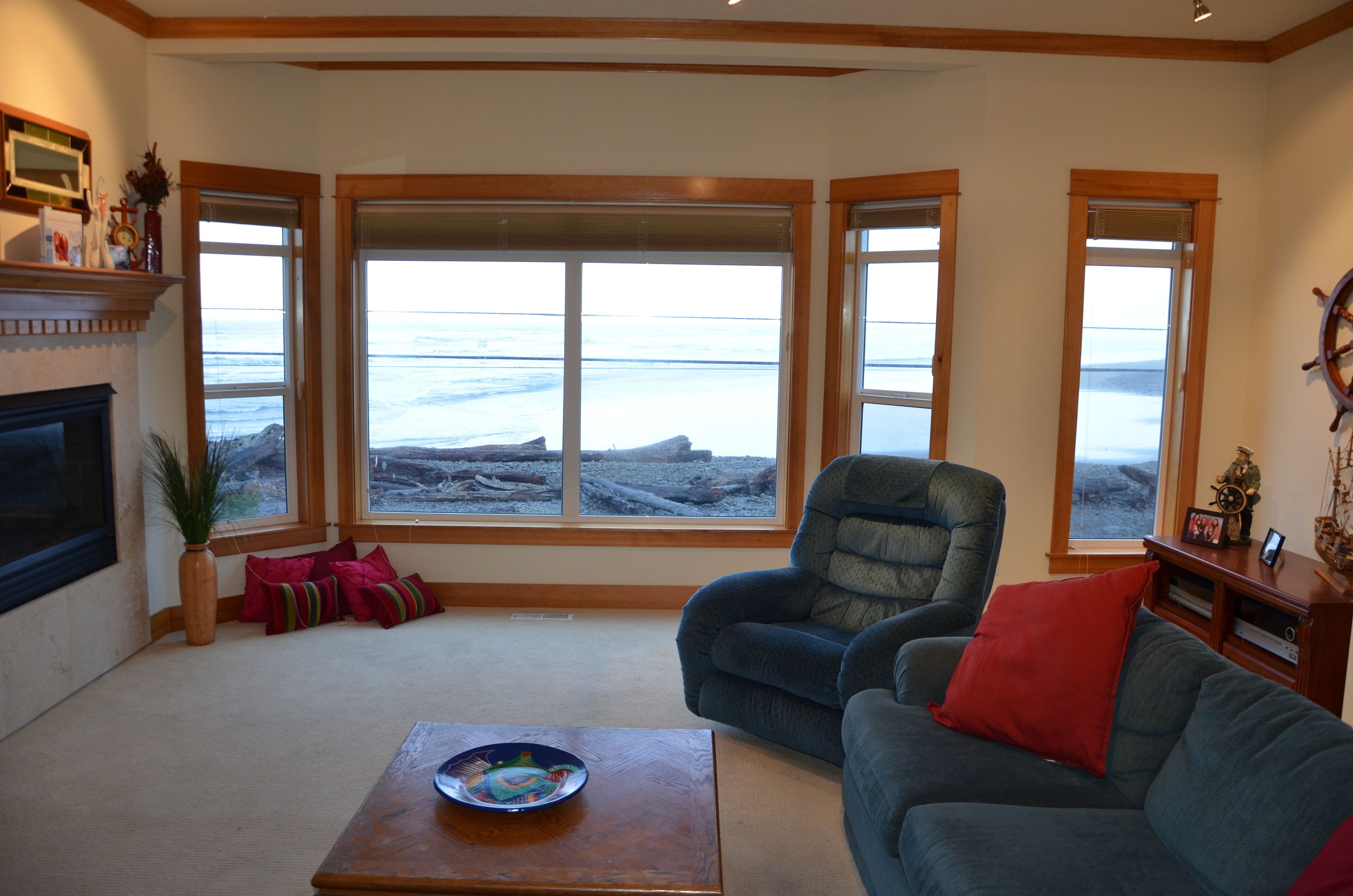 Unbelievable panoramic views of ocean and mountains.