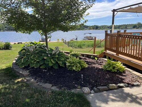 Mukava Lakefront Cottage Getaway Kent County, Michiganissa