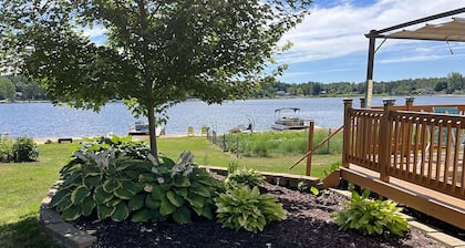 Mukava Lakefront Cottage Getaway Kent County, Michiganissa