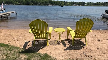 Beach nearby, sun-loungers, beach towels