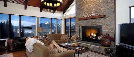TV, fireplace
