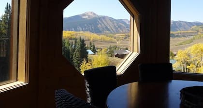 Bañera de hidromasaje y casa de lujo - ¡Camine hasta la pista de esquí del propietario!