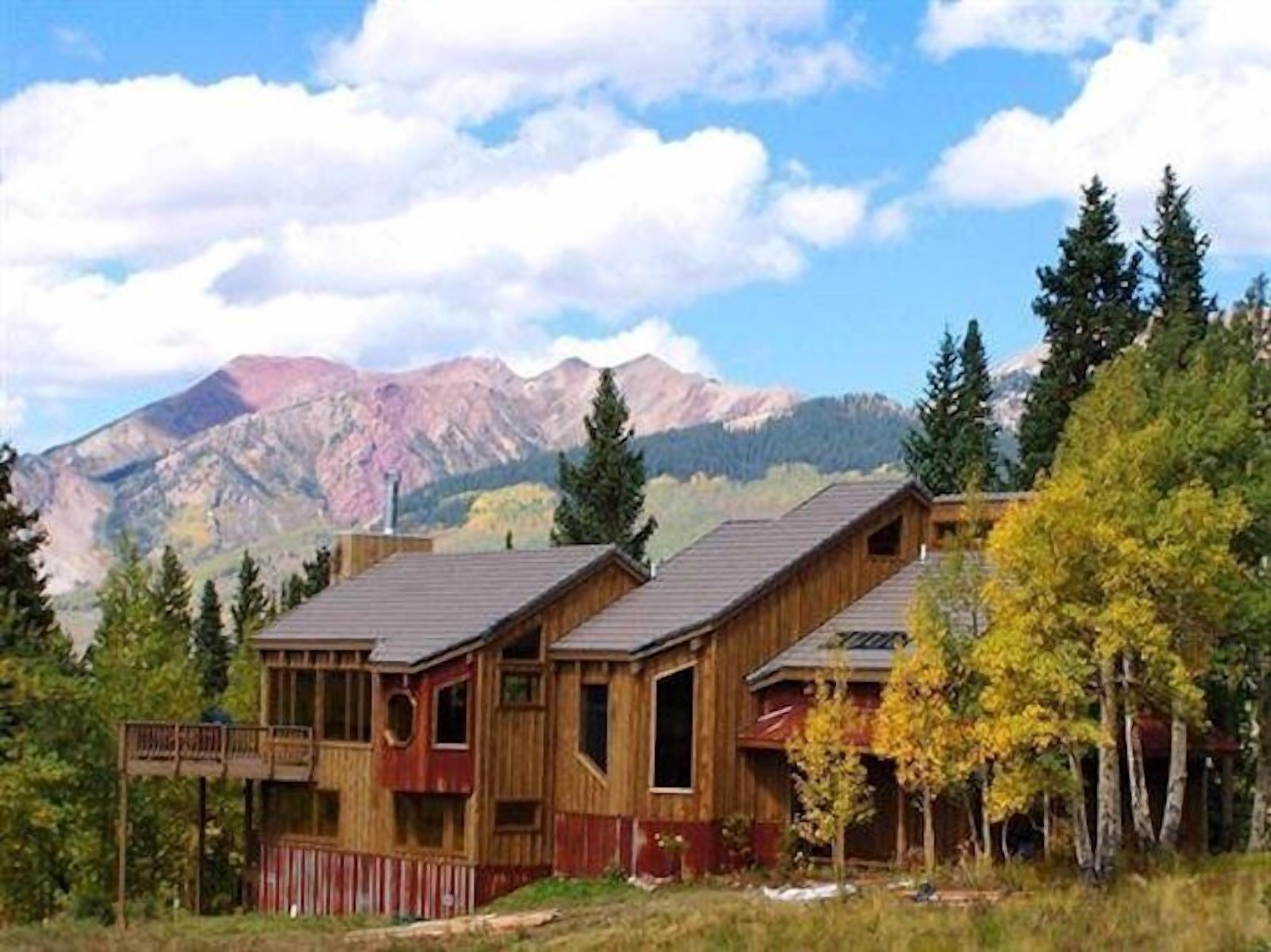 Elk Run Main House - Enjoy our private hot tub and easy access to the Homeowner