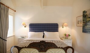 2 habitaciones, tabla de planchar con plancha y cuna de viaje