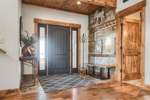 Interior - Blackhorn Lodge - Access to Pool! (Lead)