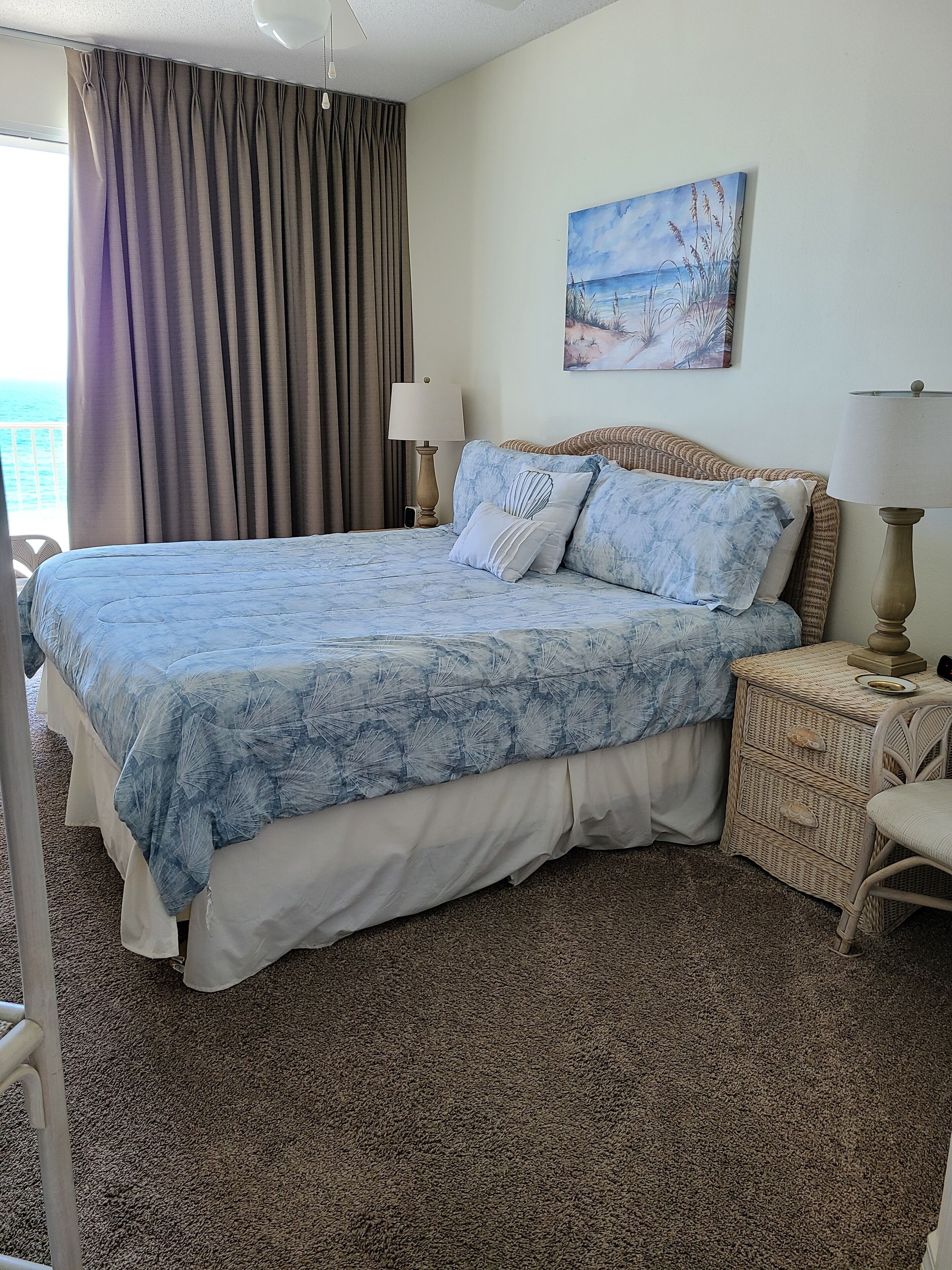 3 habitaciones, tabla de planchar con plancha, wifi y ropa de cama 