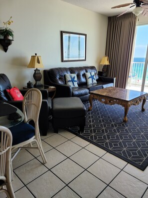 Smart TV, videojuegos, reproductor de DVD y estéreo 