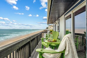 Outdoor dining - Oceanfront Oasis: Majestic Views!  Hot Tub, Fenced Yard, Covered Outdoor Space (Surf City)