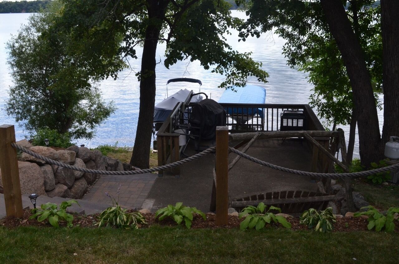 Family Friendly Lake Place Retreat. Fishing, Swimming, Camp Fires and More.