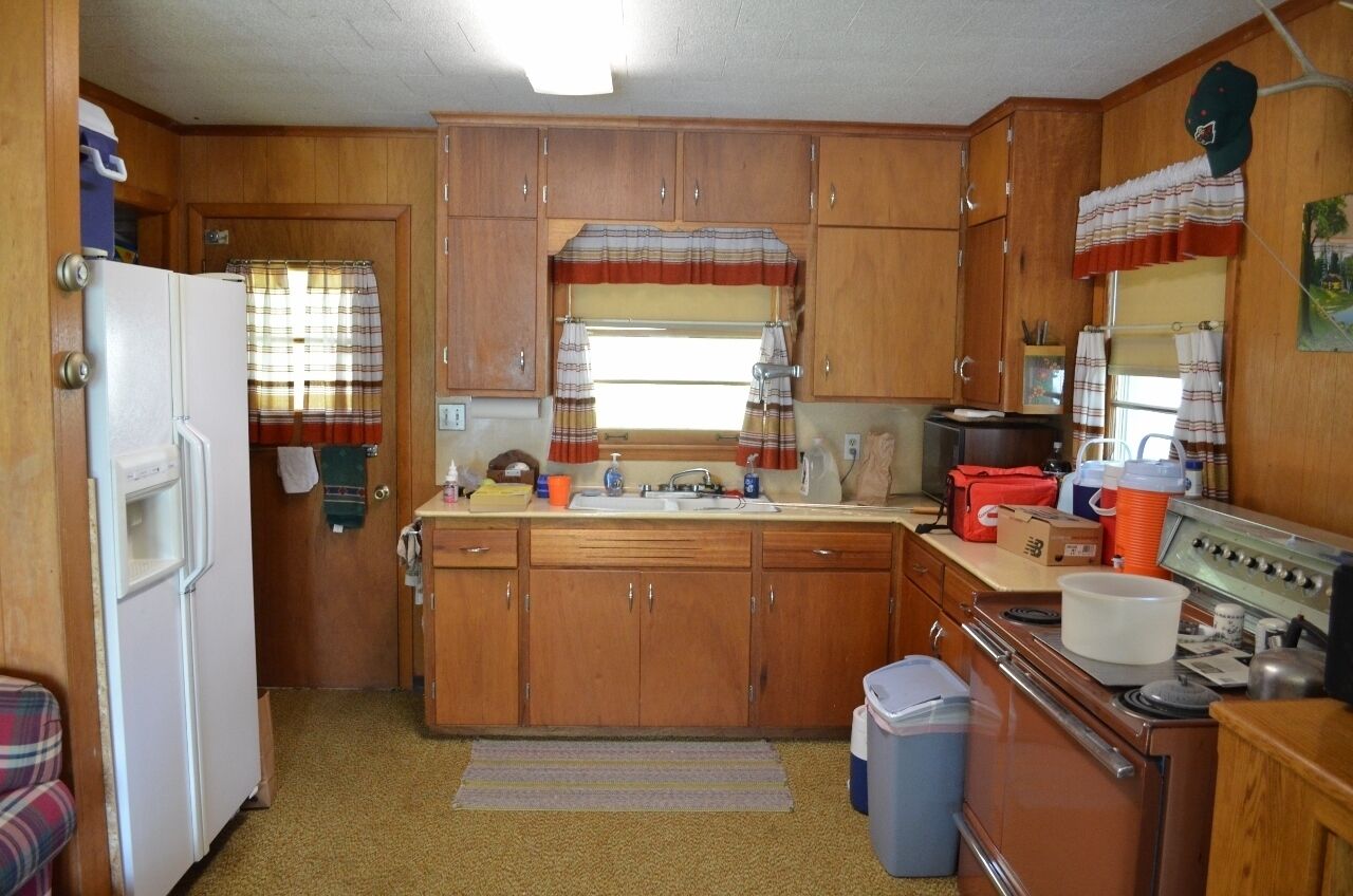 Family Friendly Lake Place Retreat. Fishing, Swimming, Camp Fires and More.