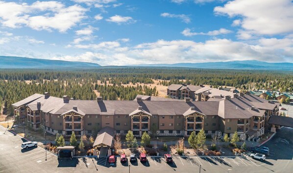 Situated in a forested area with mountain views, this hotel offers a scenic retreat.