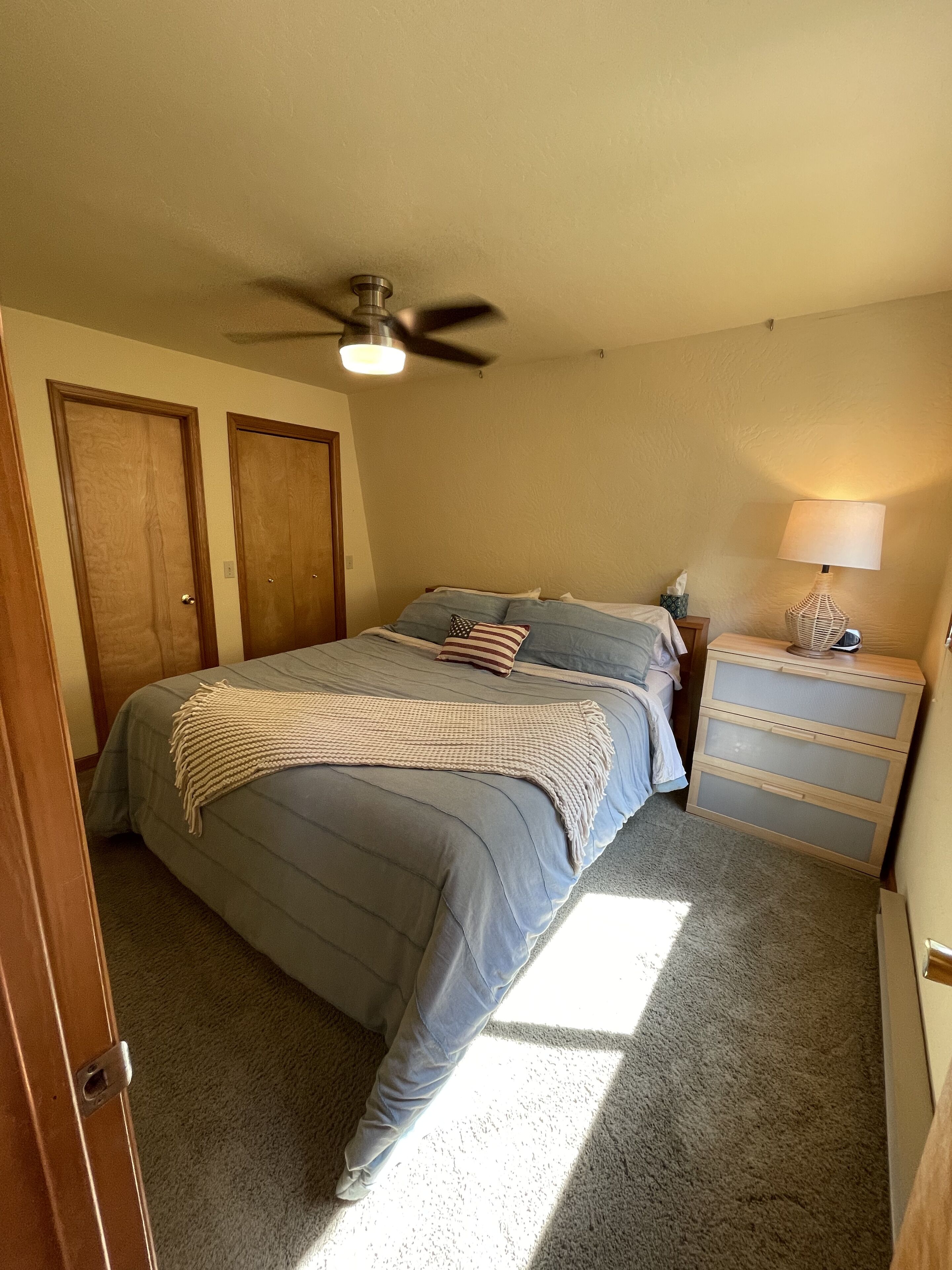 Beach level Lake Sutherland Cottage